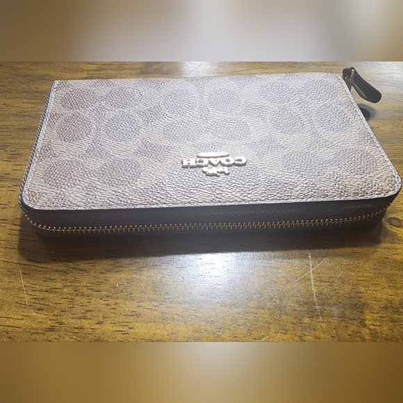 Coach Medium Id Zip Wallet In Signature Canvas - Picture 5 of 12